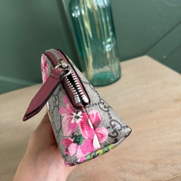 GG Supreme Monogram Blooms Small Pouch Cosmetic Case Beige Multicolor Dry Rose - Picture 4 of 10